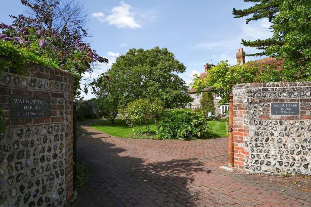 Ferienwohnung The Garden Flat At Walnut Tree House Rustington Exterior foto